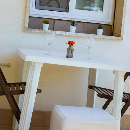 Erica - 2 Bedrooms, Terrace, Wifi Apartment *