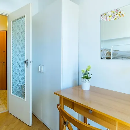 Apartment Erica - 2 Bedrooms, Terrace, Wifi