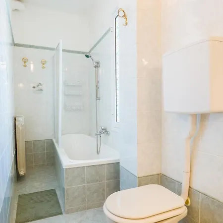 Apartment Erica - 2 Bedrooms, Terrace, Wifi Sanremo