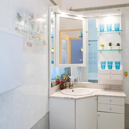 Apartment Erica - 2 Bedrooms, Terrace, Wifi Sanremo
